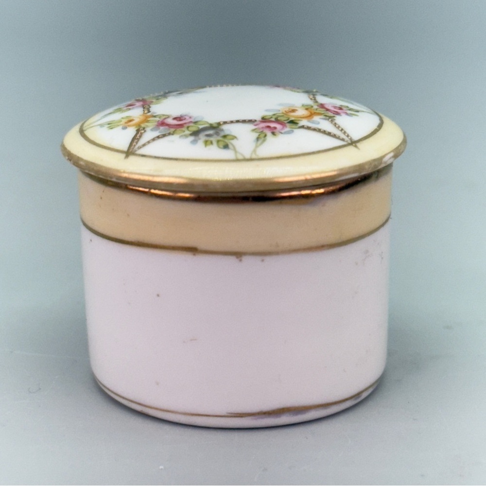 Vintage Handpainted Nippon 
Lidded Trinket Ring Box
